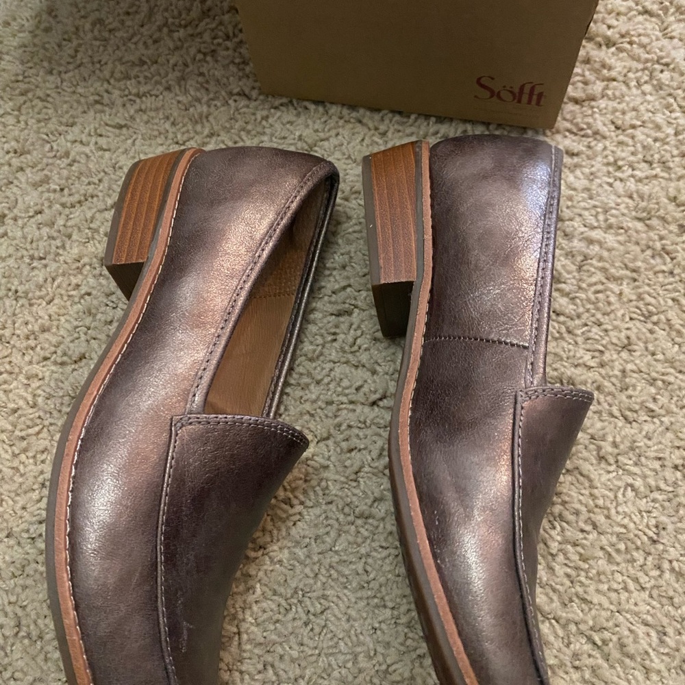 Sofft Napoli bronze loafers. Size 8/39, barely worn, still in box. - Picture 4 of 8